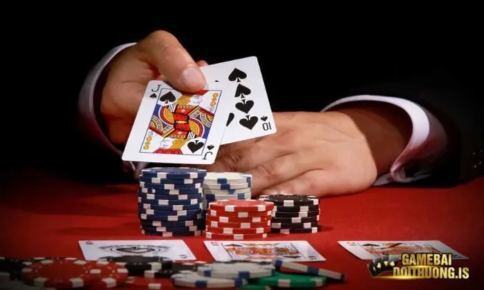 poker iwinclub Hướng dẫn chi tiết các vòng cược trong game bài poker